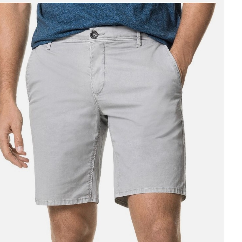 American Eagle men’s size 30 extreme flex classic fit khaki shorts‎